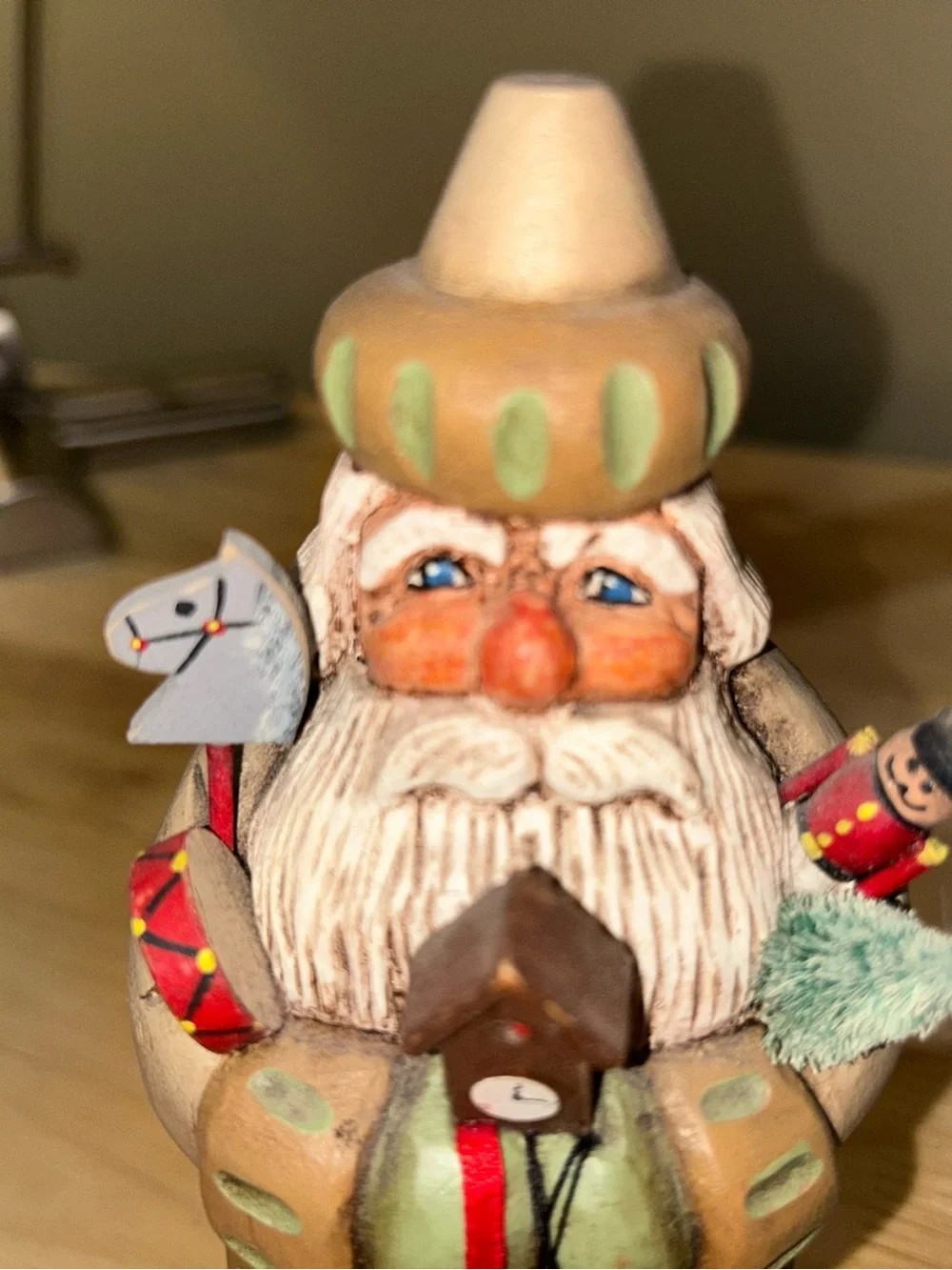 Vincent Ebbitt Hand Carved Wood Santa Pennsylvania Folk Art 2001 7” Sculpture